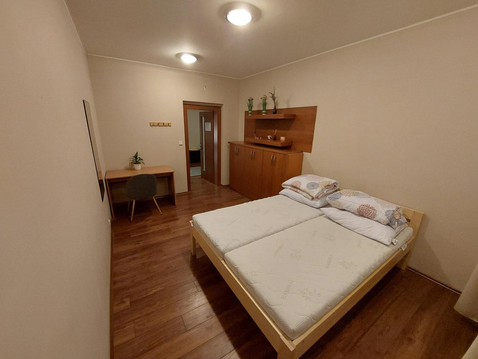 Zen Zone Hostel Bratislava Bagian luar foto